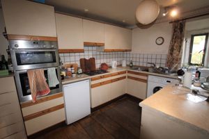 Open plan kitchen diner- click for photo gallery